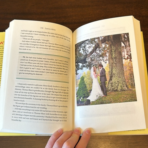 Lauren Akins book Live in Love - Picture 5 of 5